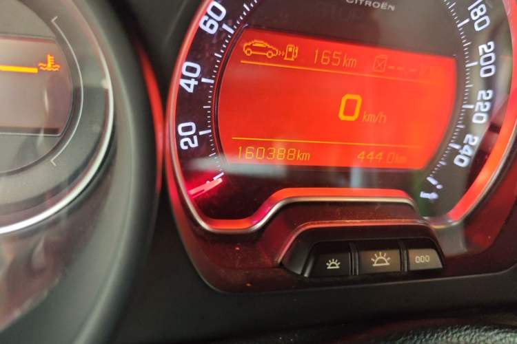 Used Citroen C5 2013 2.0L Automatic Luxury Model Odometer Close Up