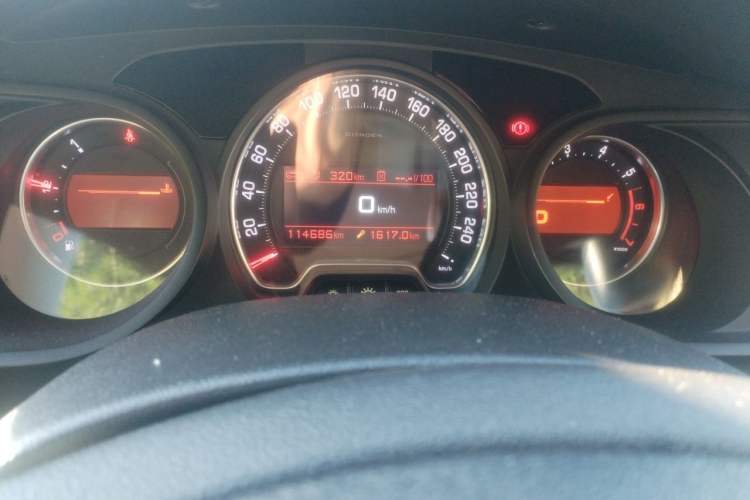 Used Citroen C5 2013 2.3L Automatic Luxury Model Odometer Close Up