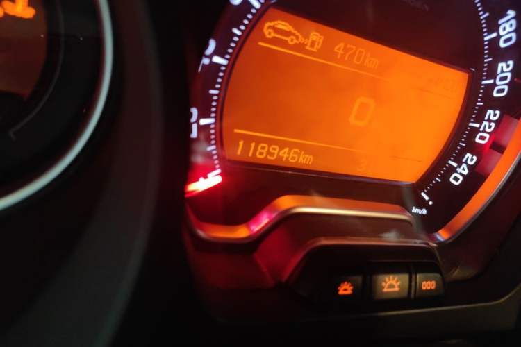 Used Citroen C5 2013 2.0L Automatic Luxury Model Odometer Close Up