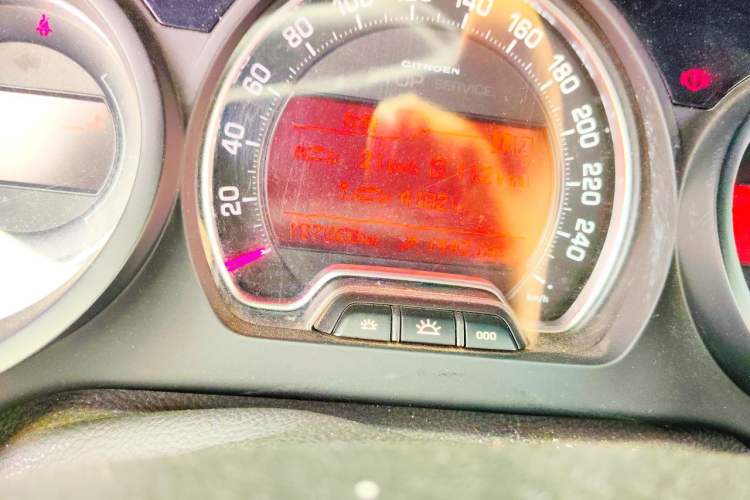 Used Citroen C5 2013 2.0L Automatic Enjoyment Model Odometer Close Up
