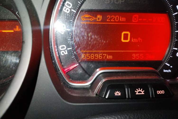Used Citroen C5 2013 2.0L Automatic Luxury Model Odometer Close Up