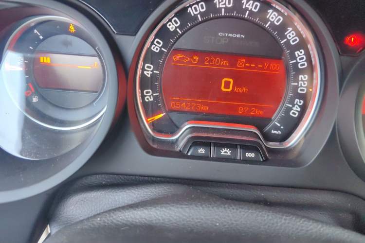 Used Citroen C5 2013 2.3L Automatic Zunyu Model Odometer Close Up