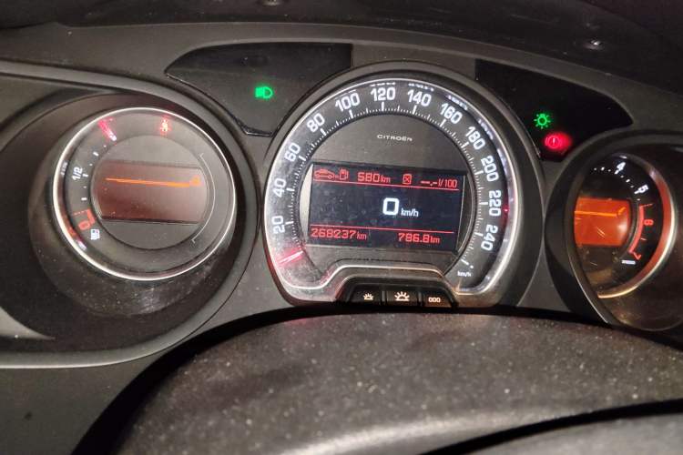 Used Citroen C5 2013 2.3L Automatic Luxury Model Odometer Close Up