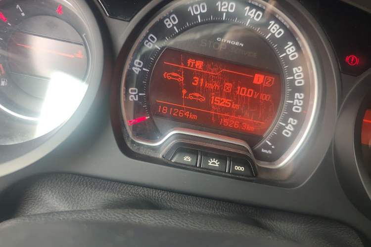 Used Citroen C5 2013 2.3L Automatic Zunyu Model Odometer Close Up