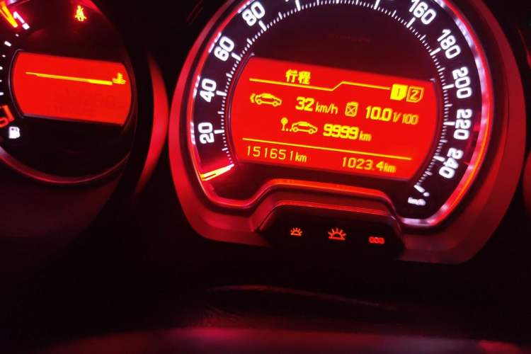 Used Citroen C5 2013 2.3L Automatic Zunyu Model Odometer Close Up