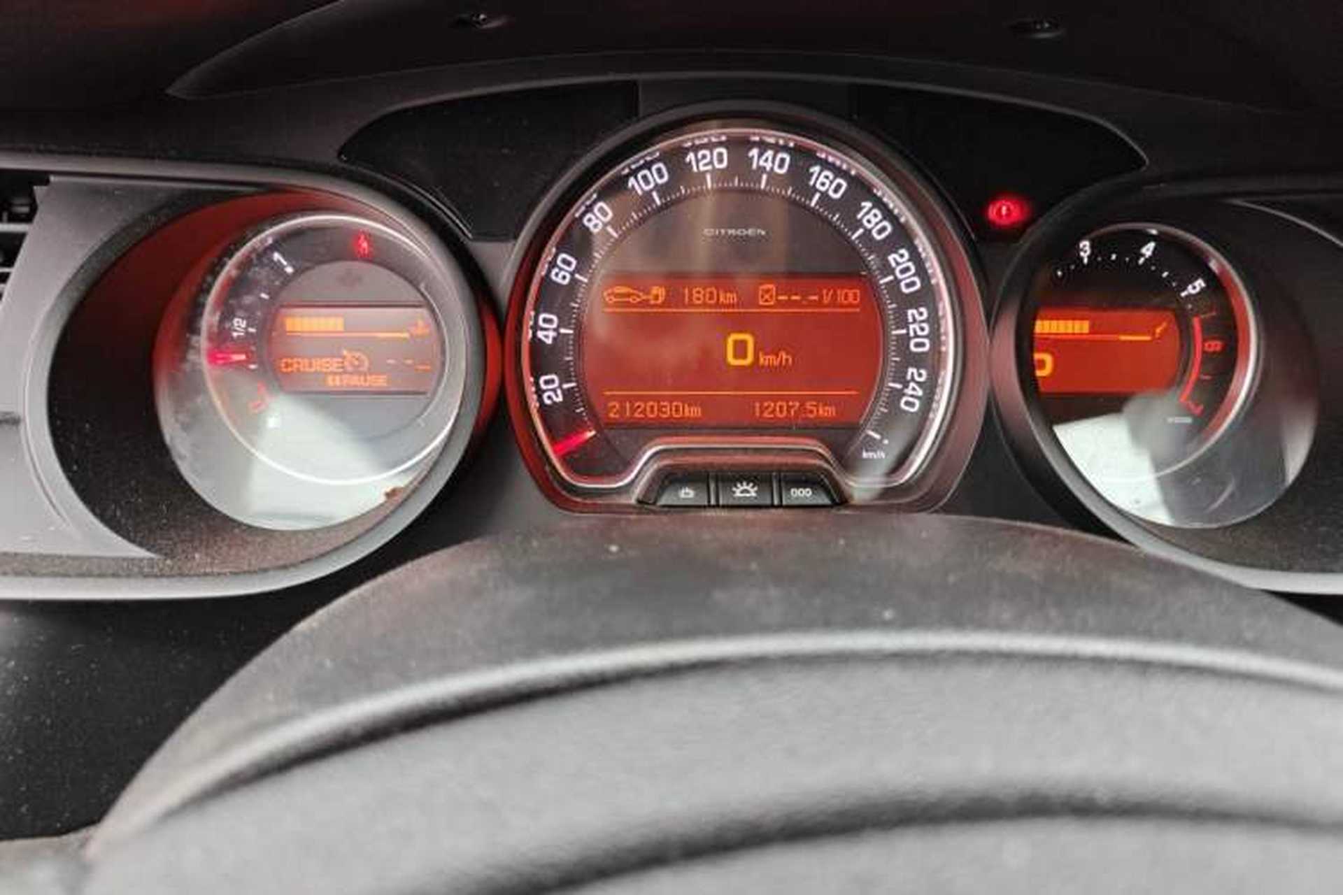 Used Citroen C5 2013 2.0L Automatic Luxury Model Odometer Close Up