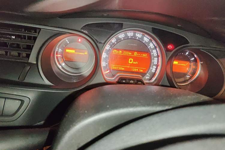 Used Citroen C5 2013 2.3L Automatic Zunyu Model Odometer Close Up