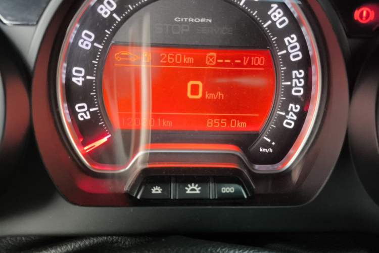 Used Citroen C5 2013 2.0L Automatic Luxury Model Odometer Close Up