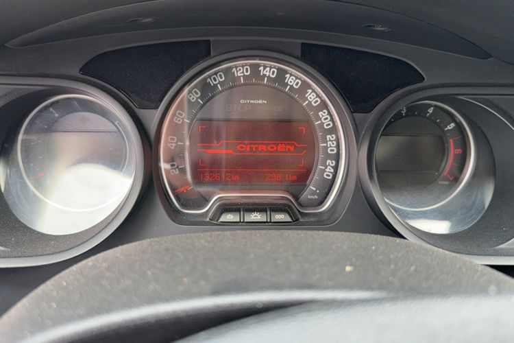 Used Citroen C5 2013 2.0L Automatic Luxury Model Odometer Close Up