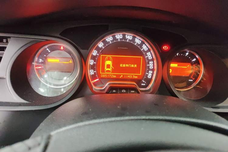 Used Citroen C5 2013 2.0L Automatic Luxury Model Odometer Close Up