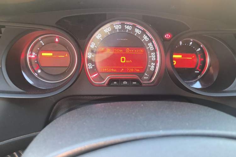 Used Citroen C5 2013 2.3L Automatic Zunyu Model Odometer Close Up