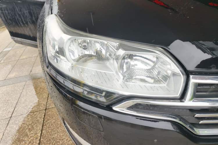 Used Citroen C5 2013 2.3L Automatic Zunyu Model Right Front Headlight