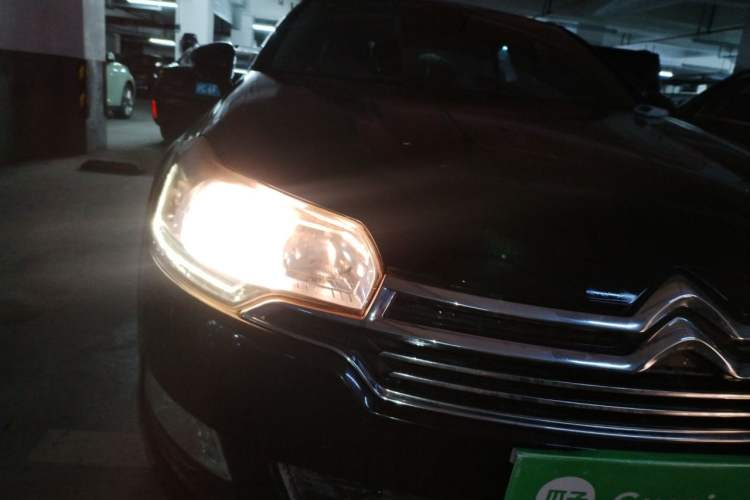Used Citroen C5 2013 2.0L Automatic Luxury Model Right Front Headlight