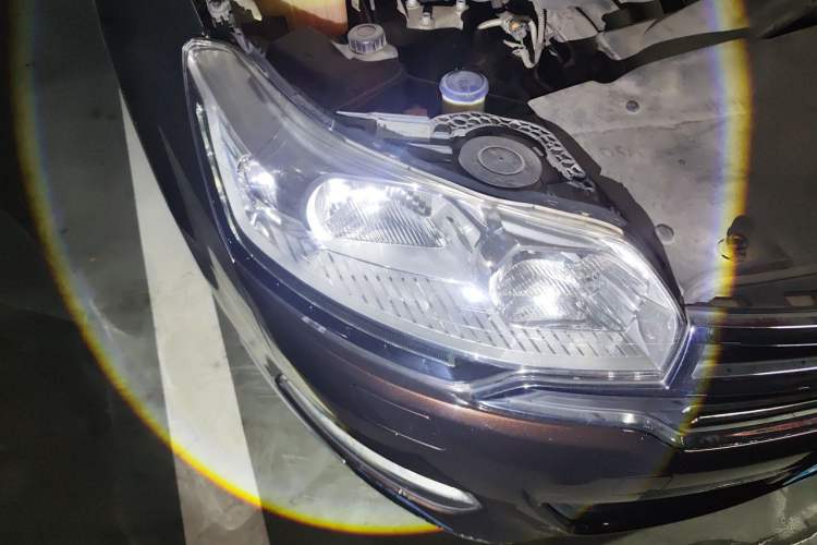 Used Citroen C5 2013 2.3L Automatic Zunyu Model Right Front Headlight