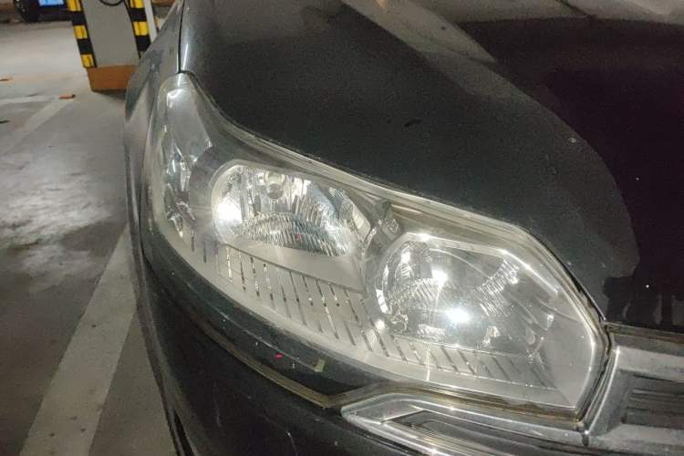 Used Citroen C5 2013 2.3L Automatic Zunyu Model Right Front Headlight