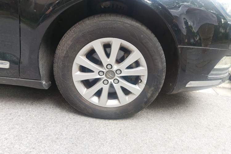 Used Citroen C5 2013 2.0L Automatic Luxury Model Right Front Wheel Hub