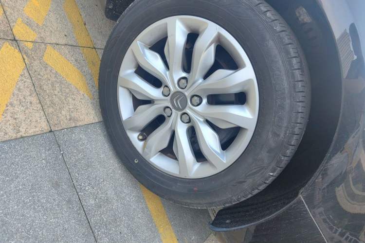 Used Citroen C5 2013 2.3L Automatic Zunyu Model Right Front Wheel Hub