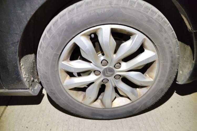Used Citroen C5 2013 2.3L Automatic Luxury Model Right Front Wheel Hub