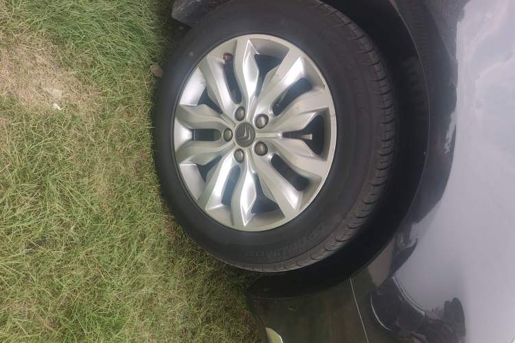 Used Citroen C5 2013 2.3L Automatic Zunyu Model Right Front Wheel Hub