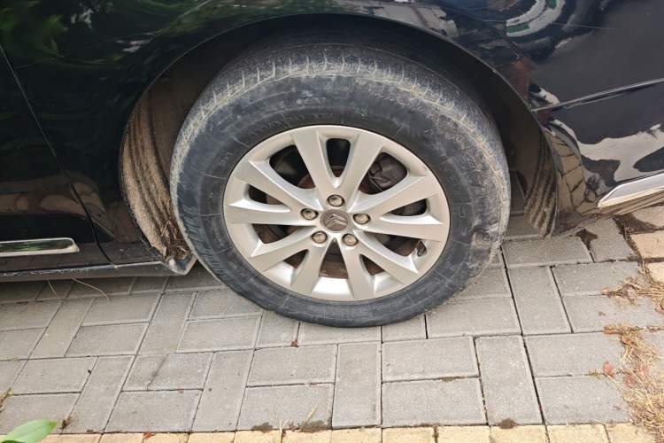 Used Citroen C5 2013 2.0L Automatic Luxury Model Right Front Wheel Hub