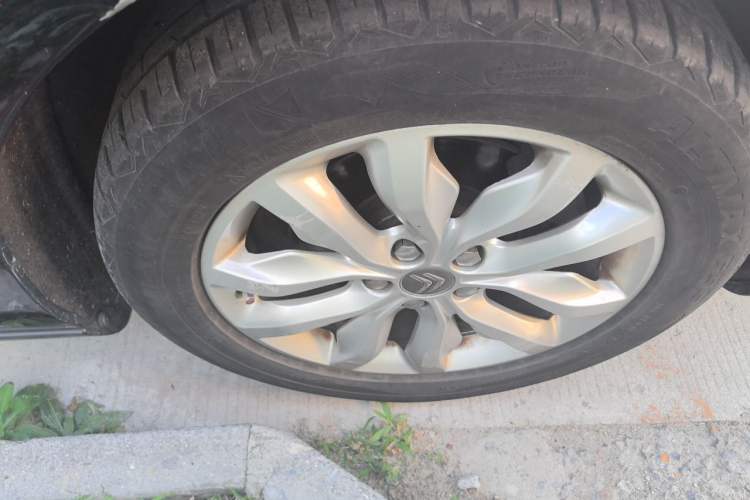 Used Citroen C5 2013 2.3L Automatic Zunyu Model Right Front Wheel Hub