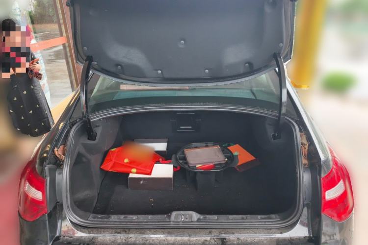 Used Citroen C5 2013 2.3L Automatic Zunyu Model Trunk