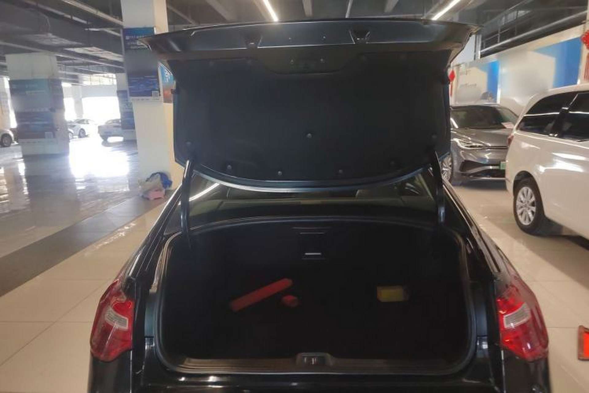 Used Citroen C5 2013 2.0L Automatic Luxury Model Trunk