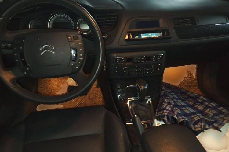 Used Citroen C5 2013 2.3L Automatic Zunyu Model Center Console