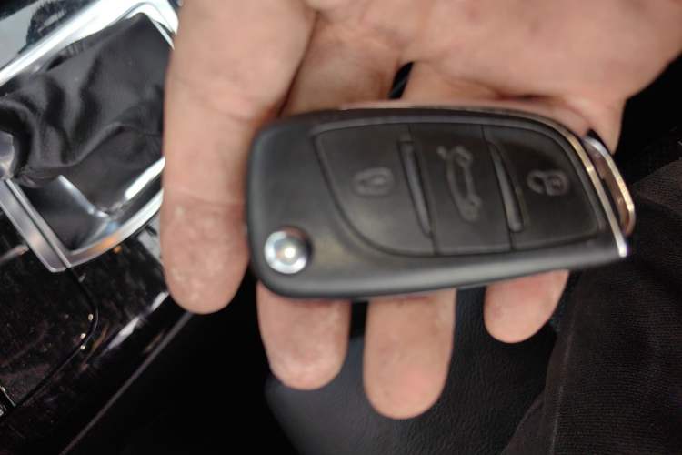 Used Citroen C5 2013 2.3L Automatic Zunyu Model Interior 1