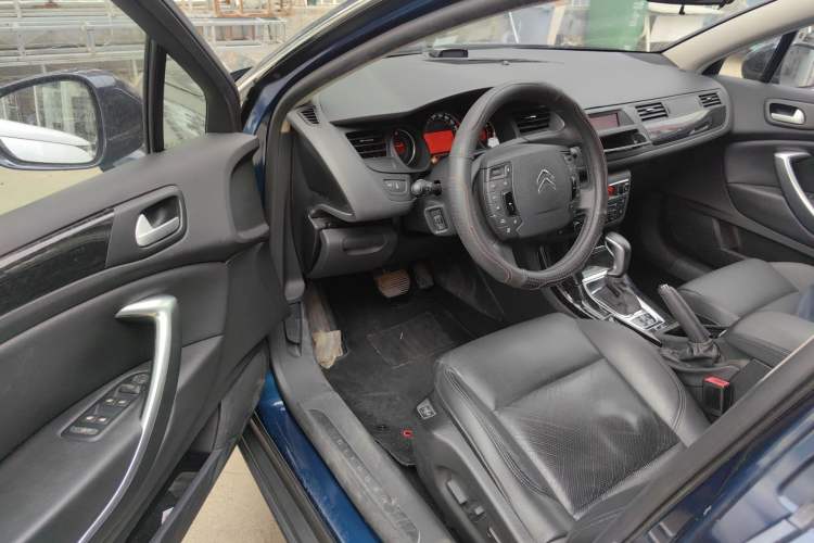 Used Citroen C5 2013 2.3L Automatic Zunyu Model Interior 3
