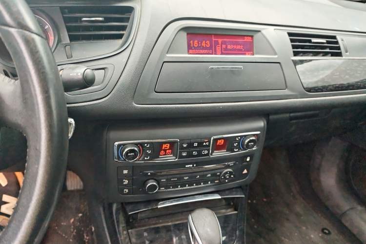 Used Citroen C5 2013 2.0L Automatic Luxury Model Audio And AC Panel