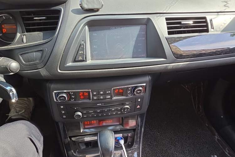 Used Citroen C5 2013 2.0L Automatic Luxury Model Audio And AC Panel