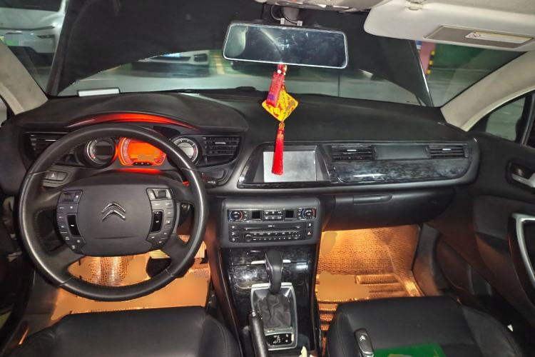 Used Citroen C5 2013 2.0L Automatic Luxury Model Center Console