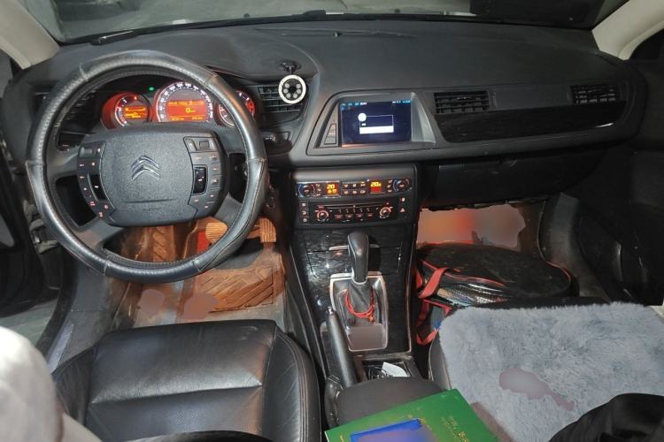 Used Citroen C5 2013 2.0L Automatic Luxury Model Center Console