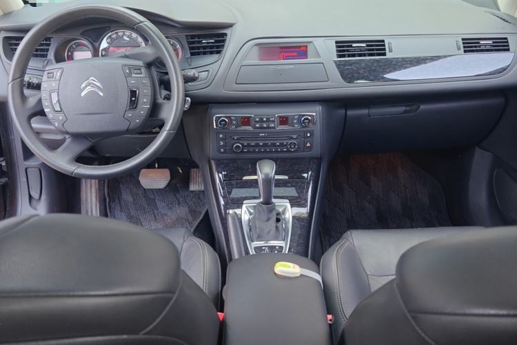 Used Citroen C5 2013 2.0L Automatic Luxury Model Center Console