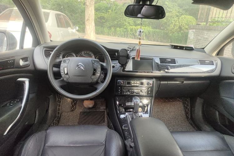 Used Citroen C5 2013 2.3L Automatic Prestige Edition Center Console