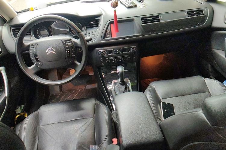 Used Citroen C5 2013 2.0L Automatic Luxury Model Center Console