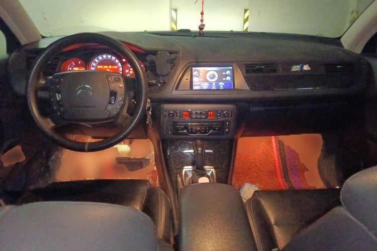 Used Citroen C5 2013 2.0L Automatic Enjoyment Model Center Console