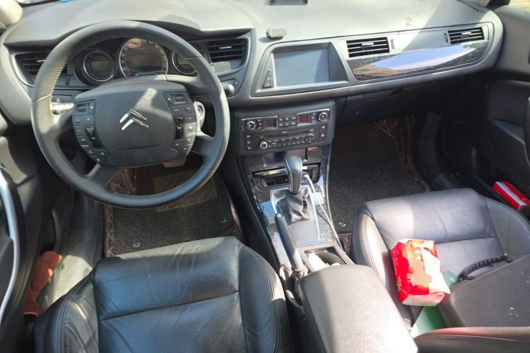 Used Citroen C5 2013 2.0L Automatic Luxury Model Center Console