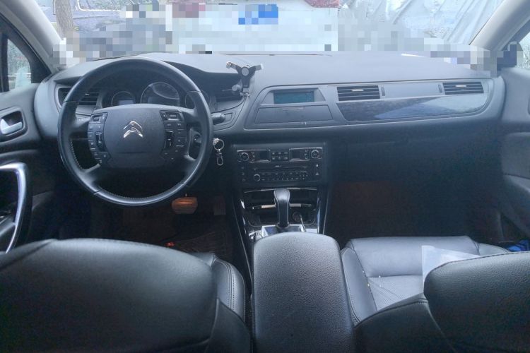 Used Citroen C5 2013 2.0L Automatic Luxury Model Center Console