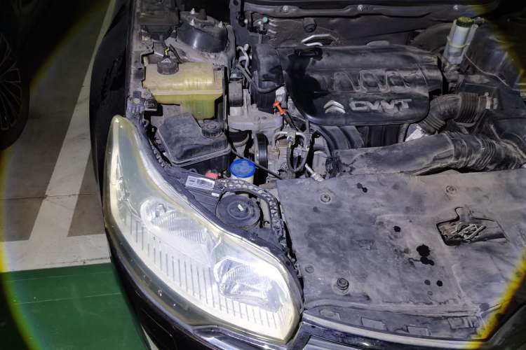 Used Citroen C5 2013 2.0L Manual Comfort Version Engine Bay Right