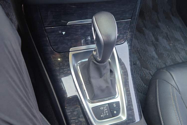 Used Citroen C5 2013 2.0L Automatic Luxury Model Gear Lever