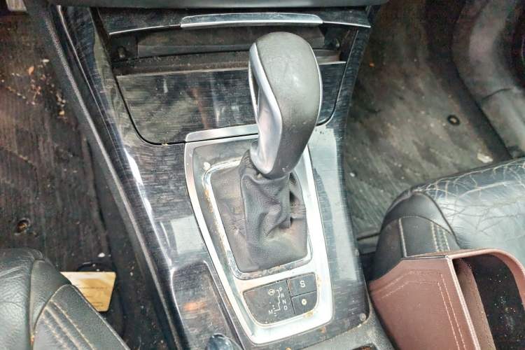 Used Citroen C5 2013 2.0L Automatic Luxury Model Gear Lever