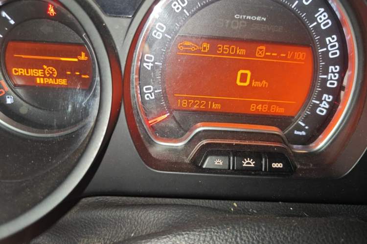 Used Citroen C5 2013 2.0L Automatic Luxury Model Odometer Close Up