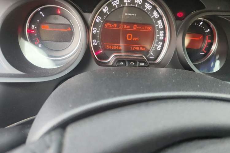 Used Citroen C5 2013 2.3L Automatic Prestige Edition Odometer Close Up