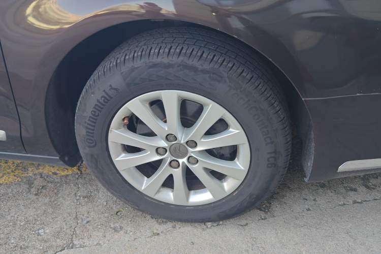 Used Citroen C5 2013 2.0L Automatic Luxury Model Right Front Wheel Hub