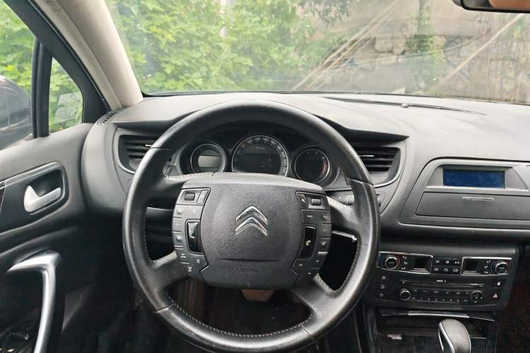 Used Citroen C5 2013 2.0L Automatic Luxury Model Steering Wheel