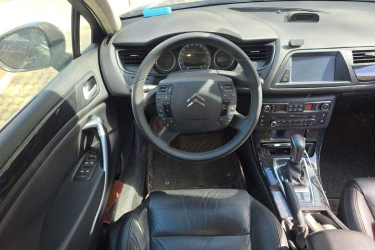 Used Citroen C5 2013 2.0L Automatic Luxury Model Steering Wheel