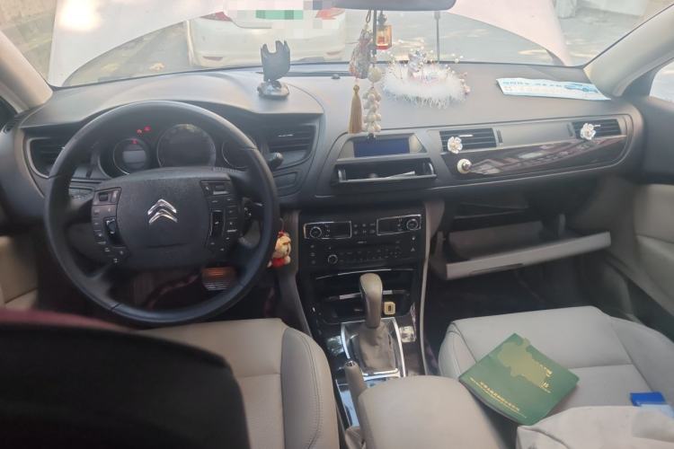 Used Citroen C5 2013 2.0L Automatic Luxury Model Center Console
