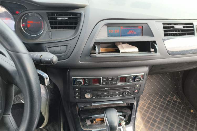 Used Citroen C5 2013 2.0L Automatic Luxury Model Audio And AC Panel